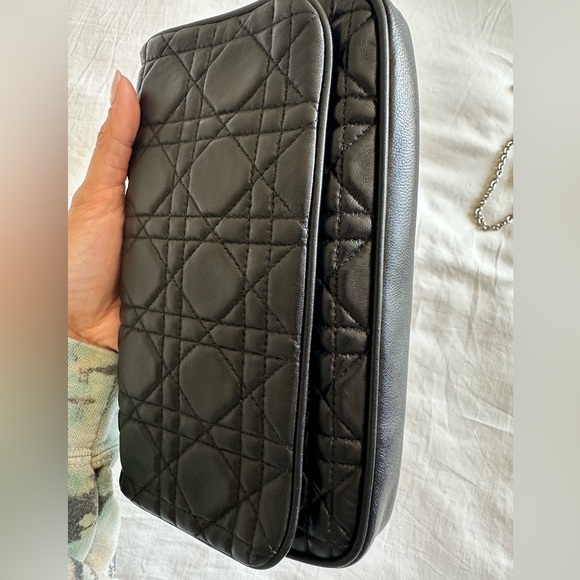 CHRISTIAN DIOR
Lambskin Cannage Wallet on Chain Black - Picture 4 of 9